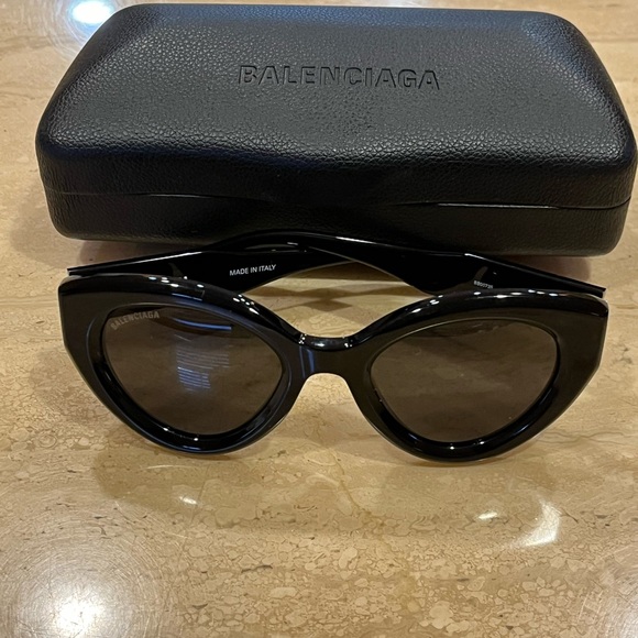 BRAND NEW BALENCIAGA BLACK CAT EYE SUNGLASSES! PERFECT MINT CONDITION! GORGEOUS! - Picture 3 of 12